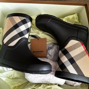 Kids Burberry rain boots